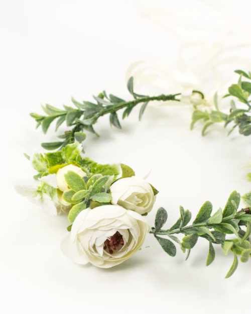 couronne fleurs blanches et ruban zoom