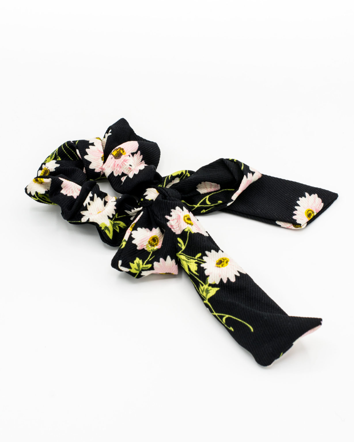 Chouchou avec foulard noir à fleurs