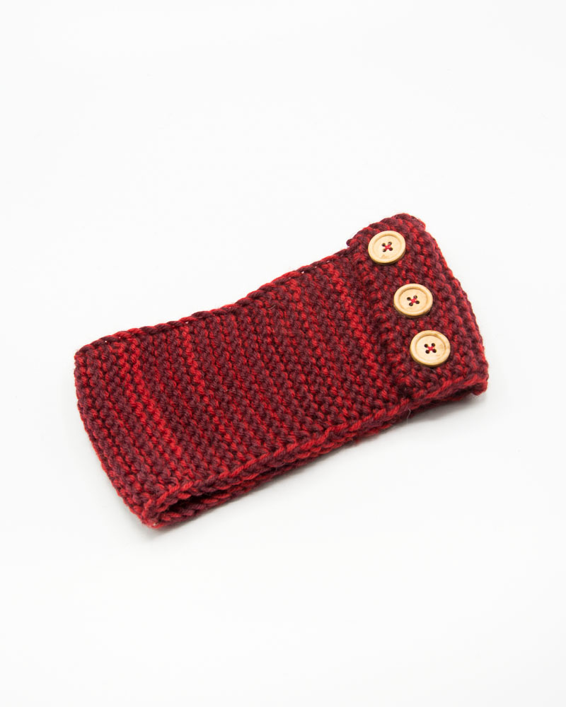 bandeau cheveux en tricot rouge avec boutons