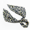 chouchou foulard bleu marine à petites fleurs