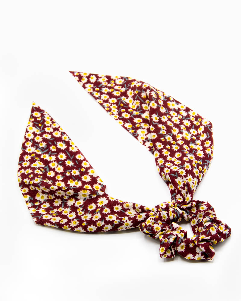 chouchou foulard rouge bordeaux à petites fleurs