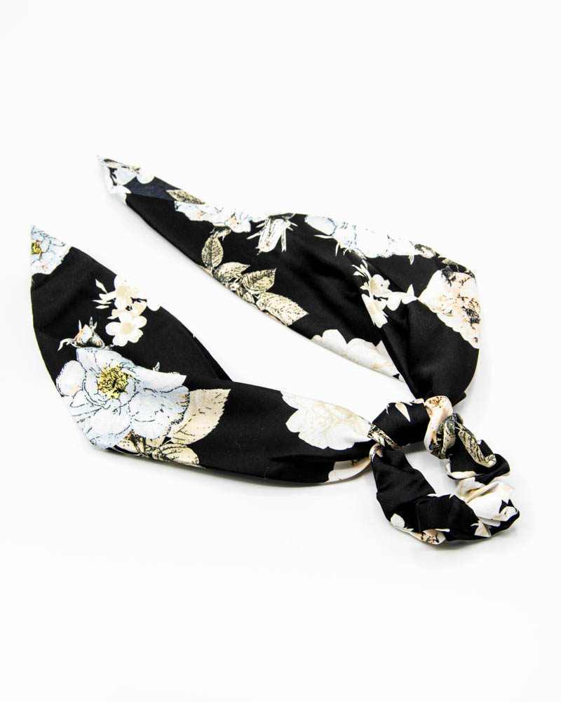 chouchou foulard noir à fleurs blanches